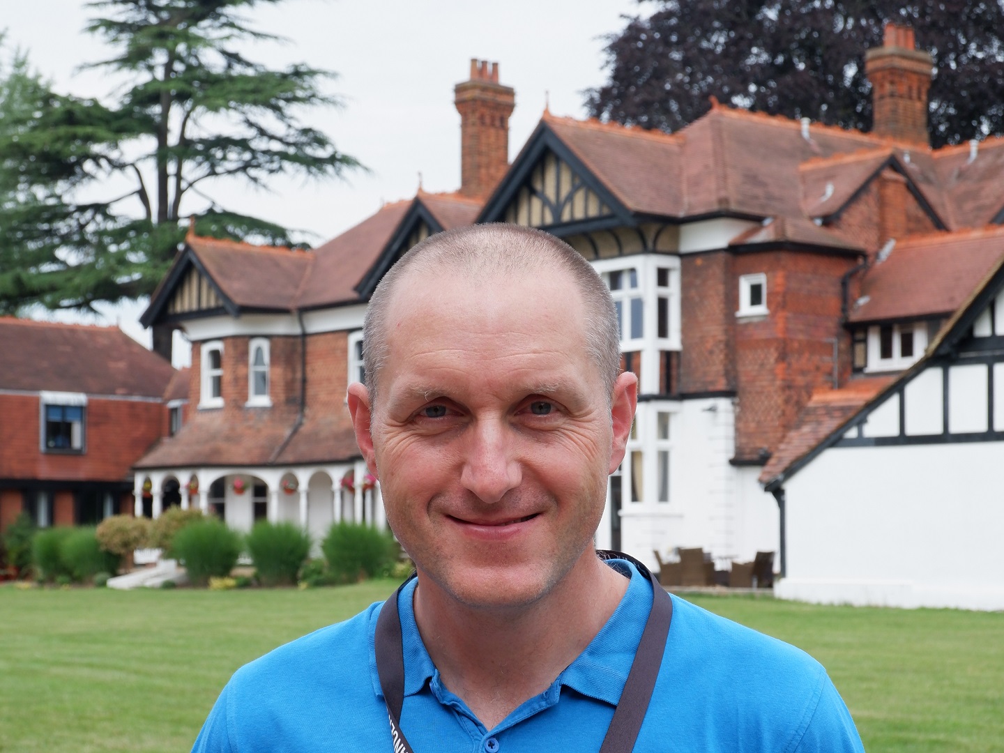 Dr David Fearon